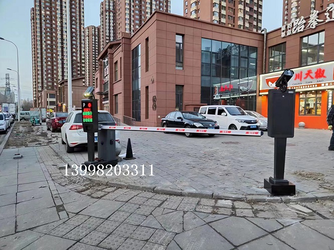 沈陽渾南農(nóng)貿(mào)市場門前停車場道閘車牌識別系統(tǒng)安裝13998203311